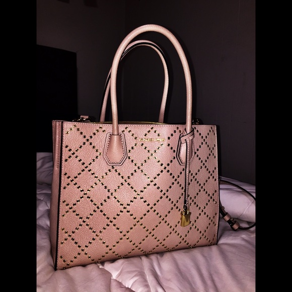 Michael Kors Handbags - MICHAEL Kors Purse (Final Price)